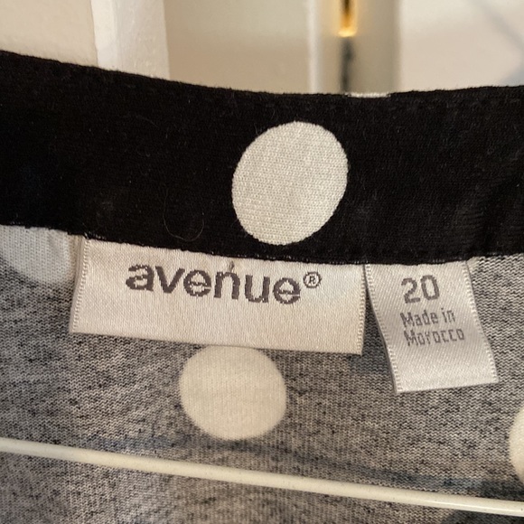 Women’s top, wake, new, by Avenue. - Picture 2 of 7